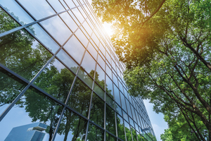  Die systematische Auseinandersetzung mit ESG-Risiken ist längst mehr als ein Nachhaltigkeitsthema – sie wird zum zentralen Hebel für die Werterhaltung und Zukunftsfähigkeit von Unternehmensimmobilien.  