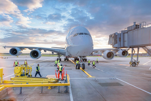 Die GFK-Schachtabdeckungen von KHK sind für verschiedene Belastungsklassen konzipiert. So können sie auch auf Flugbetriebs­flächen eingesetzt werden.  