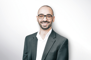  Autor des Whitepapers ist Sebastian Bolle, Consultant Digital Transformation der TÜV SÜD Advimo GmbH – mit Beratungsschwerpunkt in den Bereichen CDE, Informationsmanagement, Digitalisierung und Prozessautomatisierung und Fokus auf der strategischen Einführung digitaler Informationsstrukturen – die in der Praxis funktionieren. 
