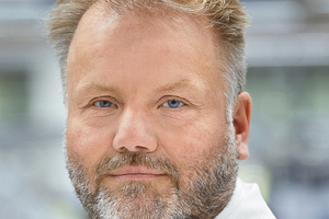  Frank Schröder ist Director of Efficient Technologies im Corporate Facility Management von Phoenix Contact und verfügt über jahrzehntelange Erfahrung im vernetzten, industrienahen Gebäudebetrieb.  