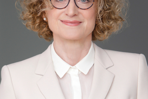  Prof. Dr. Dr.-Ing. Dr. h.c. Jivka Ovtcharova, zwischenzeitlich emeritierte Professorin der Fakultät für Maschinenbau und Leiterin des Instituts für Informationsmanagement im Ingenieurwesen am Karlsruher Institut für Technologie (KIT).  