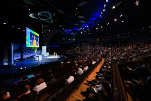  Im zurückliegenden Jahr wurde der Friedrichstadt-Palast zur Bühne des wichtigsten Branchentreffens mit über 1.700 Gästen aus Wirtschaft, Politik, Verwaltung, Wissenschaft und Medien. 