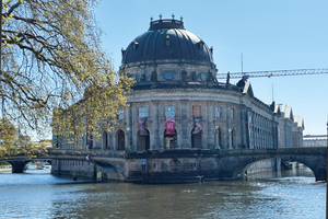  Bei entsprechender Verallgemeinerung müssten z.B. für die Alte Nationalgalerie (Generalsanierung 2001 abgeschlossen) und das Bode-Museum (2006) bereits dringend über die Generalsanierungen nachgedacht werden, eigentlich schon die Vorbereitungen laufen. 