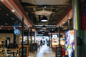  In Zusammenarbeit mit dem Licht­planungsbüro Marc Nelson lichtdesign ­entwickelte Lichtwerk eine Lösung, die die prägenden Designleuchten erhält und zugleich mit zukunftsfähiger LED-Technik, hoher Lichtqualität und smarter Steuerung ausstattet. 