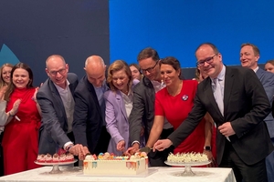  Happy Birthday Real Estate Arena! Aber zum 5. Geburtstag gönnt sich die Messe einen neuen Auftrtitt: Aus Real Estate Arena wird REA – und so aus einer Messe eine ganzjährige Community.  
