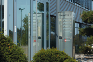  Auch Schlüsselverluste stellen nun kein Problem mehr dar, da die entsprechenden Transponder aus der Ferne am Haupteingang gesperrt werden können. 