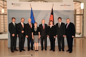  v.li.n.re.: Thomas Wilken (IGS), Stefan Plesser (IGS), Prof. Dr.-Ing. M. Norbert Fisch (IGS), Dr. Rodula Tryfonidou (Bundesministerium für Wirtschaft und Technologie), Staatssekretär Jochen Homann, Heike Schlappa (EB-Partner), Prof. Dr.-Ing. Werner Jensch (Ebert-Ingenieure), Dieter Leipoldt (Ebert-Ingenieure)  