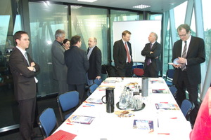  links: Der FACILITY MANAGEMENT Roundtable 2010 (im Frankfurter<br />Westhafen Tower bei Loy &amp; Hutz) 