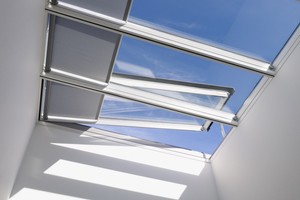  Das modulare Oberlicht-System verbindet nicht nur Energieeffizienz und Design, sondern ermöglicht auch die großflächige Belichtung von Räumen unter dem flachen oder flachgeneigten Dach 