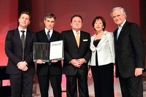  v.l.n.r.: PD Dr. med. Daniel Hänggi, Prof. Dr. Hans-Jakob Steiger, Josef Klüh, Eva Luise Köhler und Prof. Coordt von Mannstein (Vorsitzender des Beirats der Klüh-Stiftung)  