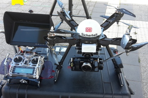  Bild 1: Multicopter mit hochauflösender Kamera zur Bauwerksinspektion 