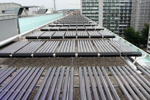  Auf dem Dach des neuen Verwaltungsgebäudes sind 364 Röhrenkollektoren auf einer Fläche von 600 m2 installiert. Die größte solarthermische Kälteanlage der Schweiz substituiert jährlich umgerechnet etwa 25 000 l Heizöl und trägt zur Reduzierung von 80 t CO2 bei  