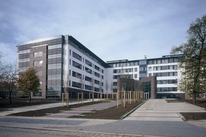  In enger Kooperation mit Architekten entwickelt Sondermann + Möller Tragwerke für Krankenhäuser und andere öffentliche Bauten (im Bild der Neubau des Bettenhaus an der Carl-von-Basedow-Klinikum, Merseburg, Entwurf: Stefan Ludes Architekten, Berlin) 