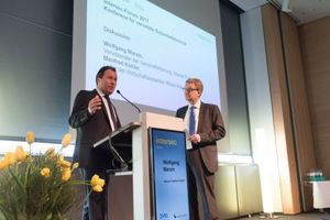  Wolfgang Marzin, Vorsitzender der Geschäftsführung der Messe Frankfurt und Manfred Köhler, Leiter der Wirtschaftsredaktion Rhein-Main, F.A.Z. 			auf dem Intersec Forum 
