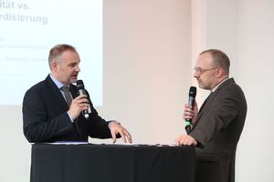  Jörg Hossenfelder, geschäftsführender Gesellschafter der Lünendonk GmbH stand den zahlreichen Fragen des Moderators Rede und Antwort 
