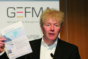  Prof. Uwe Rotermund stellte den geplanten „FM Benchmarking-Bericht 2009“ vor 