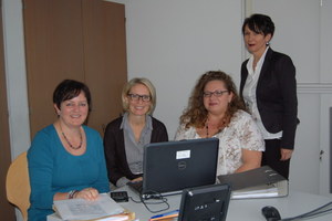  Das Team der Zentralen Vergabestelle, Landratsamt Ravensburg. V.l.n.r.: Christine Madlener (stehend), Christina Wendel, Tina Walter, Renate Steidle-Krug 