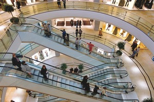  Viele Fahrtreppen, hier in einem Einkaufszentrum in Berlin, müssen ständig in Betrieb sein, sind aber nur selten voll ausgelastet. Mit einem geeigneten Powermanagement-System lässt sich der Energieverbrauch entscheidend senken 