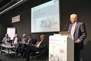  Gastredner Roland Koch, Vorstandsvorsitzende der Bilfinger SE, wies in seinem Impulsvortrag zum Thema „Energiewende im Bestand – Gebäude als Motor der CO2-Reduktion“ darauf hin, dass die energetische Sanierung des Gebäudebestands auf jetzigem Niveau die Energie-Einsparerwartungen der Politik nicht erfüllen könne 