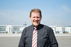  Josef Obermayer leitet das Schindler Service Team am Münchener Flughafen. Insgesamt vier Techniker mit eigener Werkstatt arbeiten ausschließlich am Airport  