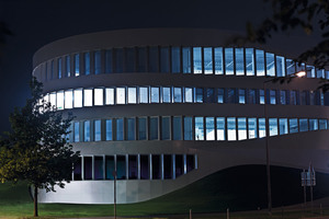  Das „Zentrum für Virtuelles Engineering ZVE“ erhielt von der deutschen Gesellschaft für Nachhaltiges Bauen (DGNB) das Zertifikat in Gold für vorbildliche Effizienz, Umweltfreundlichkeit und Ressourcenschonung 