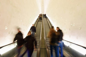  Die Länge der Bogenrolltreppen, ihre ungewöhnliche Förderhöhe von 21,43 m sowie die Bogenform erforderten einen außerordentlichen Konstruktionsaufwand 