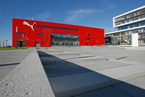  PumaVision Headquarters mit RetailGebäude in Form einer Schuhschachtel (links) und dem Verwaltungsbau (rechts) 