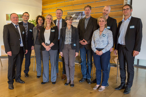  Die Referenten der Fachtagung (v. l. n. r.): Prof. Klaus Uwe Fehlauer (Hochschule Wismar/WINGS), Nicolas Kerz (Bundesinstitut für Bau-, Stadt- und Raumforschung), Brigitte Bourscheidt (GEFMA), Anja Rogsch (DiBt), Hermann Horster (Präsidium DGNB), Maria-Theresia Erat (Oberste Bauaufsicht&nbsp;Berlin), Andreas Weiser, Katrin Hänchen und Sebastian Stave (MHB Planungsgesellschaft mbH Rostock), Oliver Lange (Drees &amp; Sommer Hamburg) 