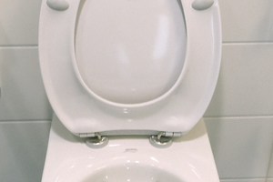  Die Rimfree-WCs sind ohne Spülrand gestaltet und weisen damit Vorteile in der Hygiene, Reinigung und Pflege auf 
