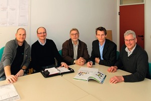  Das Energiespar-Contracting-Team Herbert Schmalz-Grahn, Bundesverwaltungsamt, Köln, (Mitte) und (v.l.n.r.) Bernward Schröders, Dieter Steffes-Tun, John Hellmerichs, Jürgen Holper von Siemens, Building Technologies Division 