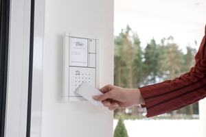  Beispiel für eine elektronisch gesicherte Außentür 