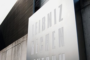  Das Leibniz-Rechenzentrum (LRZ) ist gemeinsames Rechenzentrum der Ludwig-Maximilians-Universität München, der Technischen Universität München sowie der Bayerischen Akademie der Wissenschaften; es bedient auch die Fachhochschule München und die Fachhochschule Weihenstephan. ­Zusätzlich betreibt das LRZ Hochleistungsrechensysteme für alle bayerischen Hochschulen, sowie ­einen Bundeshöchstleistungsrechner, der der wissenschaftlichen Forschung an den deutschen Hochschulen zur Verfügung steht 