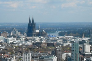  Irgendwo in Köln, aber auch anderswo in der Republik möglich: Durch falsch eingestellte gebäudetechnische Anlagen wird noch immer „Geld durch den Schornstein gejagt!“ 
