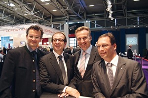  COM-Vereinbarung unterzeichnet: Anlässlich der Expo Real haben RealFM e.V., die schweizerische SVIT, Reug (Wien) und IFMA Austria am 8. Oktober 2012 die Vereinbarung unterzeichnet, künftig gemeinsam an der Zertifizierung von Objektmanagern zu arbeiten. V.l.n.r.: Prof. Alexander Redlein, Reug, Wien und ­IFMA Austria; Andreas Meister, SVIT FM/CH, Heinrich Quaderer, EON Energie AG, 1. Vizepräsident ­RealFM e.V. und Thomas Knoepfle, Eads Cassidian und Präsident RealFM e.V.  