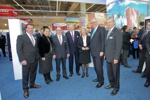  Traditioneller Eröffnungsrundgang mit Politprominenz: (v.l.n.r.) Wolfgang Marzin; Petra Roth, OB Stadt Frankfurt; Dr. Thomas Schäfer, hessischer Finanzminister; Manfred Stather, Präsident ZVSHK; Andreas Dornbracht, Vorsitzender VDS; Klaus Jesse, Präsident BDH und Staatssekretärin Ursula Heinen-Esser 