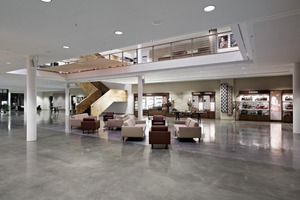  Mittelpunkt des Gebäudes ist das Auditorium, intern auch Marktplatz genannt. Er fördert Kommunikation und Teamarbeit und bietet Raum für Mitarbeiterversammlungen 