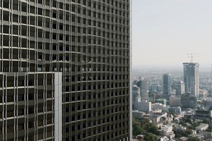  Das 159 m WestendGate in Frankfurt wurde bereits 1976 errichtet und war zunächst unter dem Namen Plaza Büro Center bekannt. Mit 47 Stockwerken war nach seiner Eröffnung für kurze Zeit das höchste Hochhaus Deutschlands 