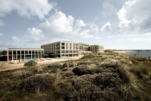  Im Grand Spa Resort A-Rosa auf Sylt betreibt Cofely Deutschland im Rahmen eines Energieliefer-Contractings über eine Laufzeit von 20 Jahren alle Anlagen für die Strom-, Wärme-, Kälte- und Seewasserversorgung auf Basis fest definierter Service Levels und trägt die notwendigen Investitionen in Höhe von etwa 2 Mio. € für die Erzeugeranlagen 