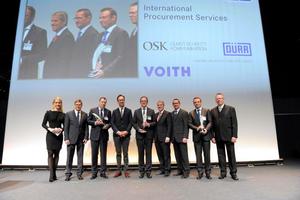  Markus Glaser-Gallion (zweiter von rechts) hat für Voith den Daimler Supplier Award entgegen genommen 
